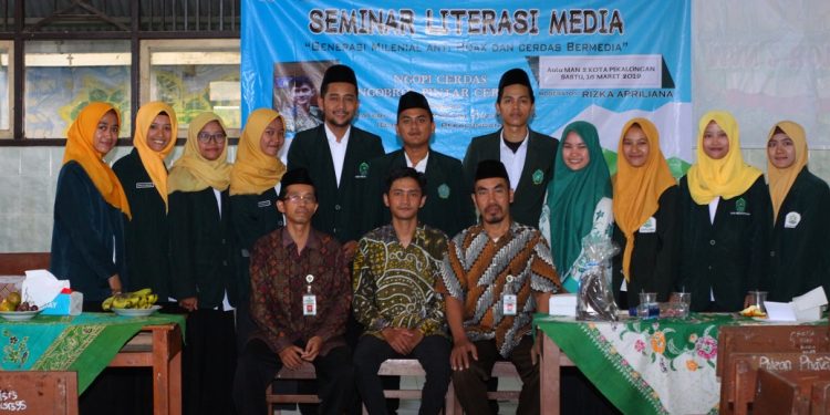 Melawan Hoax, MAN 2 Kota Pekalongan Gelar Seminar dan Deklarasi